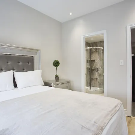 Toronto Rooms And Suites-3