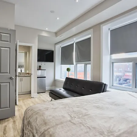 Toronto Rooms And Suites-2